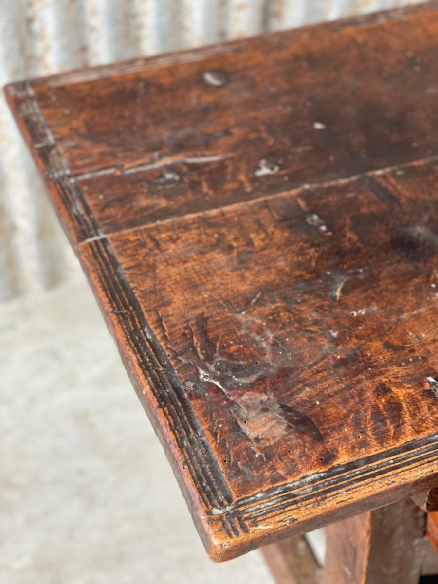 Antique Antique table