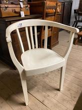 Antique style Antique white Thonet chair in Wood