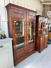 Antique style Cabinet in wood and glass