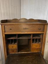 Antique style Antique cabinet in Wood