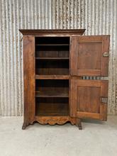 Antique style Antique cabinet in Wood