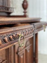 Antique style Antique cabinet in wood and glass