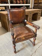 Antique style Antique chair in Wood and leather