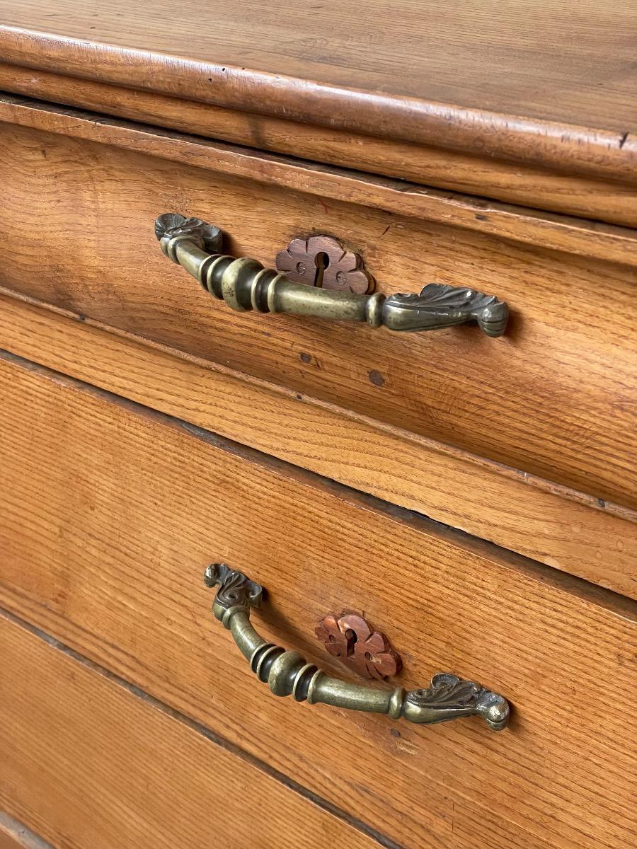 Antique Chest of drawers