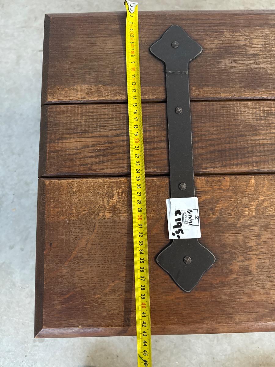 Antique Coffeetable brutalis