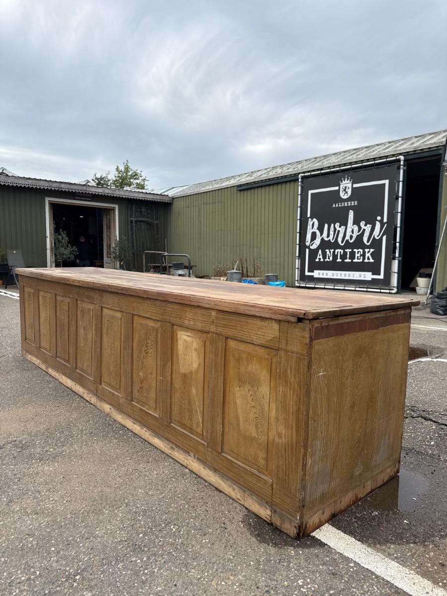 Antique counter