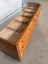 Antique style Counter  in wood and glass, Europa