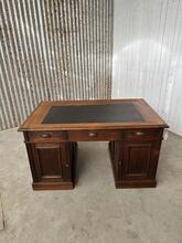 Antique style Desk in Wood and leather