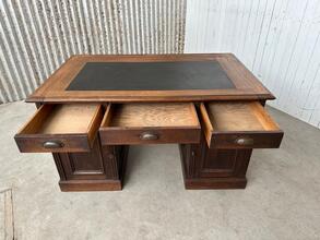 Antique style Desk in Wood and leather