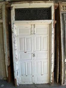 Antique style Antique doors in Wood and iron