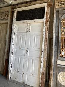 Antique style Antique doors in Wood and iron