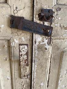 Antique style Antique doors in Wood and iron