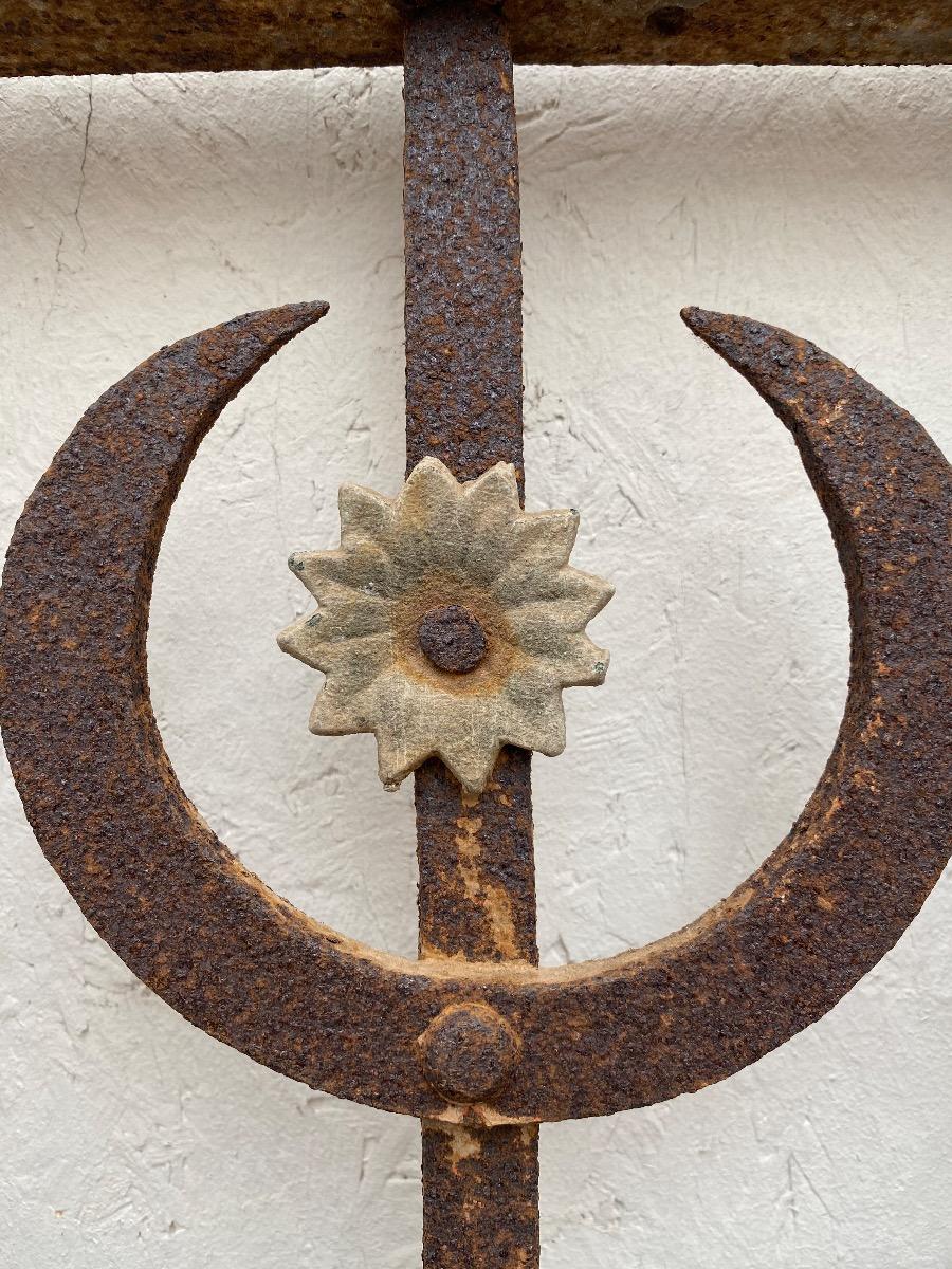 Antique iron fence 1x