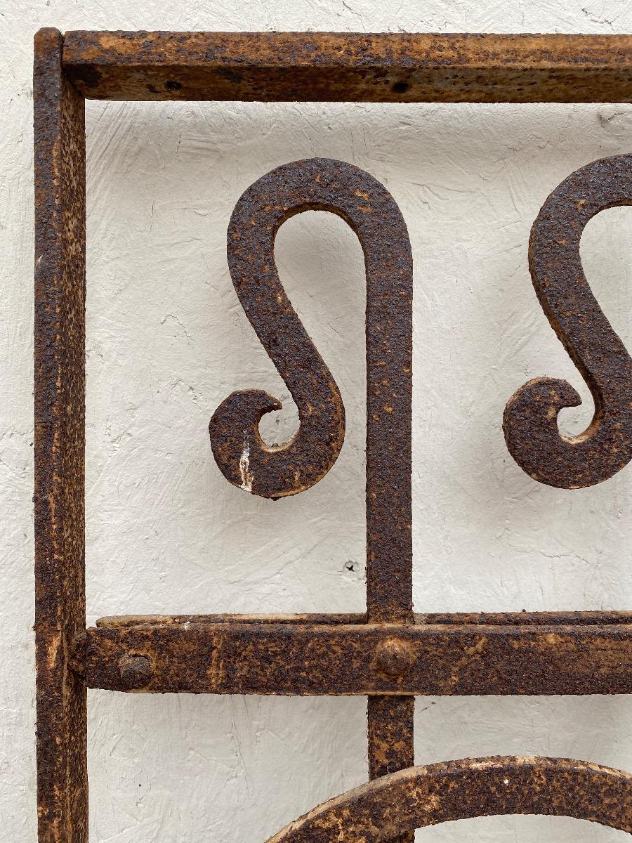 Antique iron fence 1x