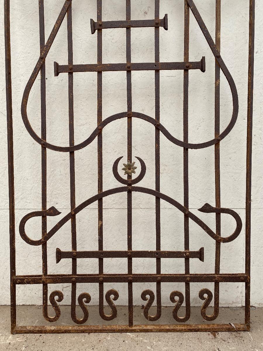 Antique iron fence 1x