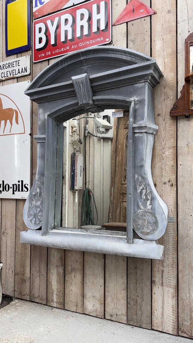 Antique Oeil de boeuf mirror