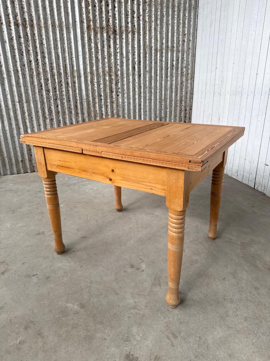 Antique pine extension table