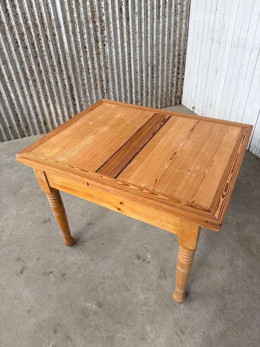 Antique pine extension table