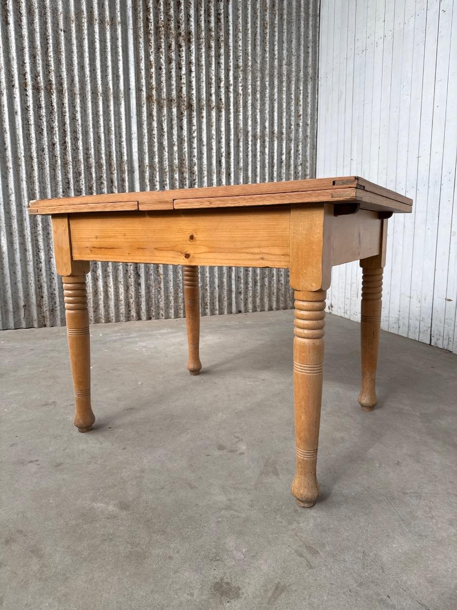 Antique pine extension table