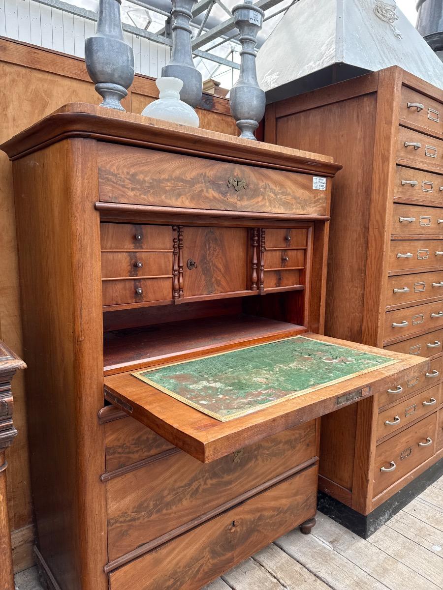 Antique secrataire