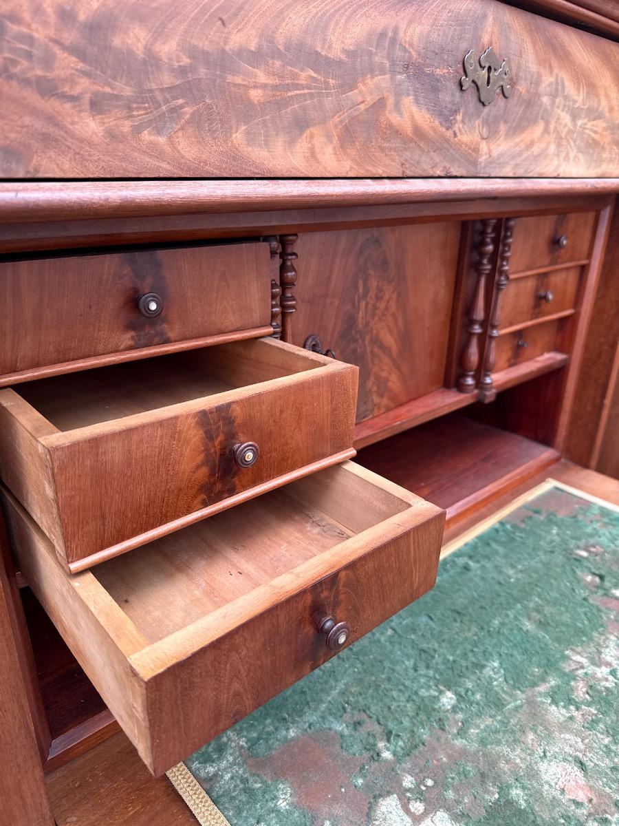 Antique secrataire