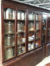 Antique style Antique shopcabinet in Wood