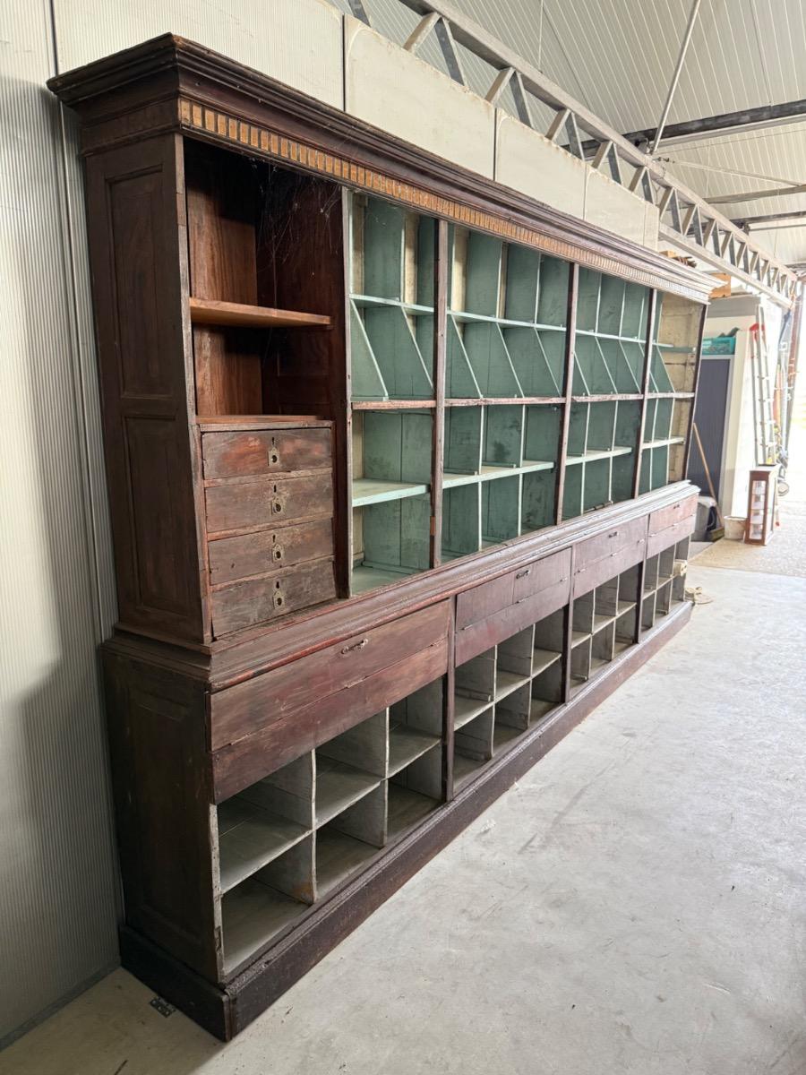 Antique Shopcabinet