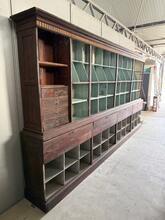 Antique Shopcabinet