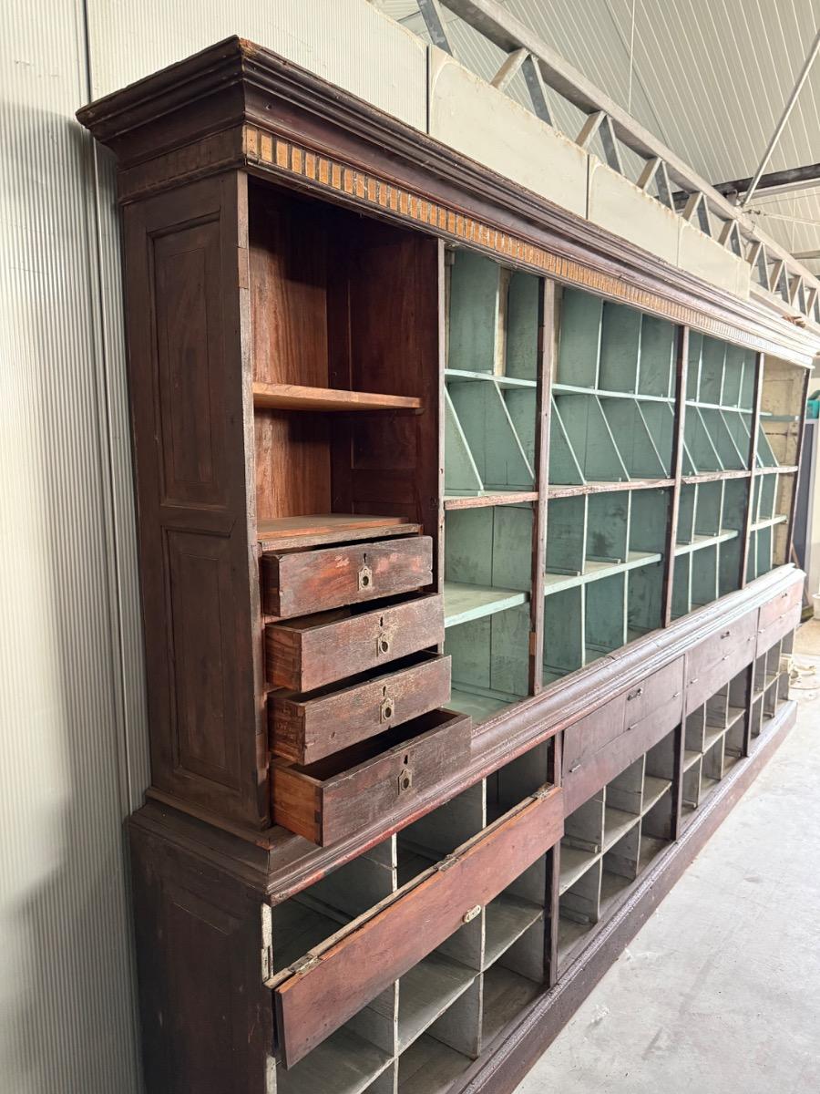 Antique Shopcabinet