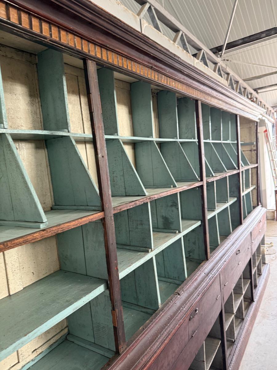 Antique Shopcabinet
