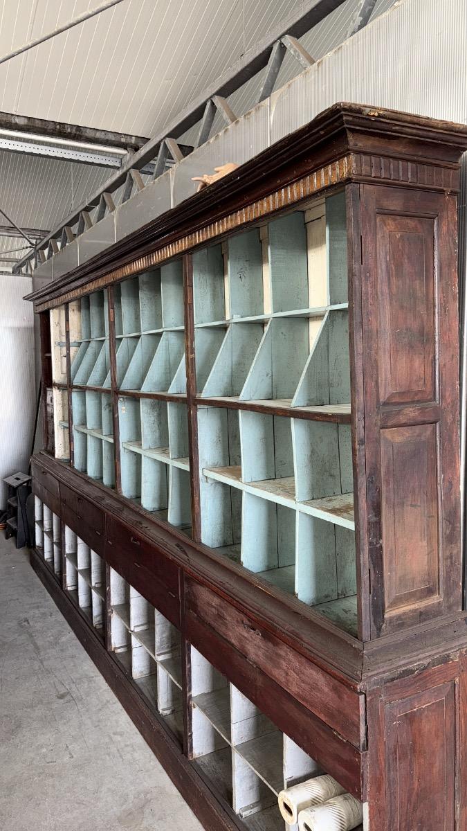 Antique Shopcabinet