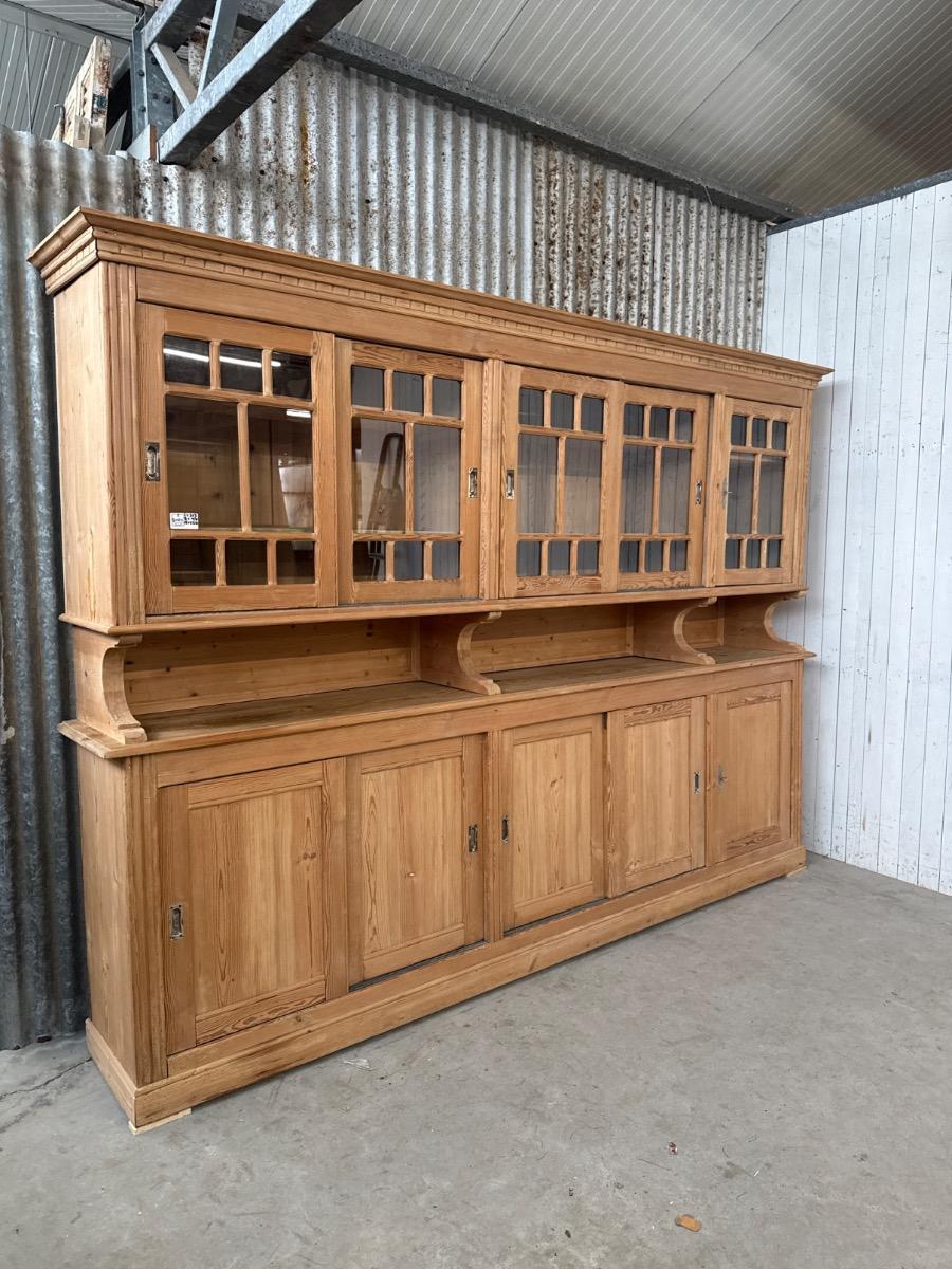Antique Shopcabinet