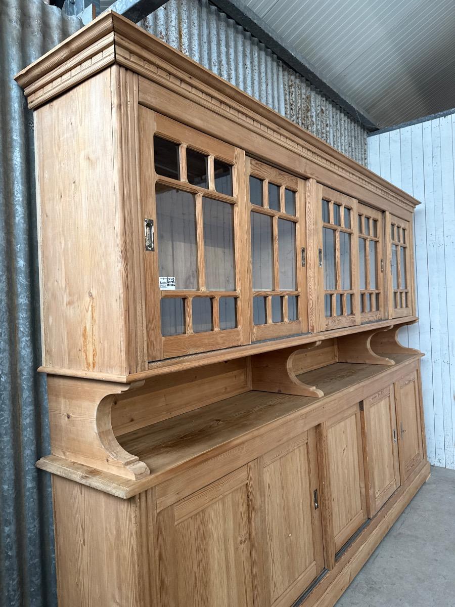 Antique Shopcabinet