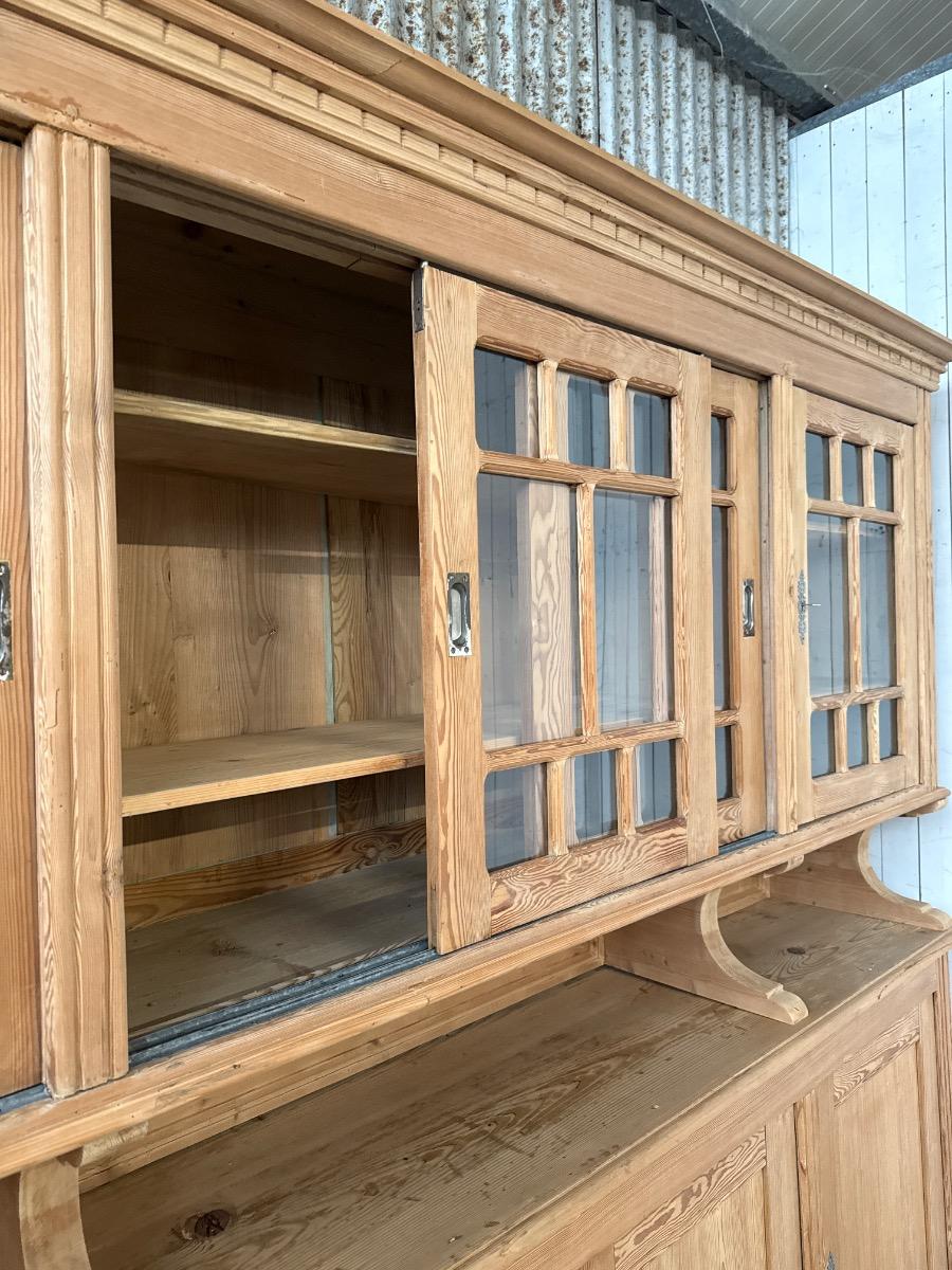 Antique Shopcabinet