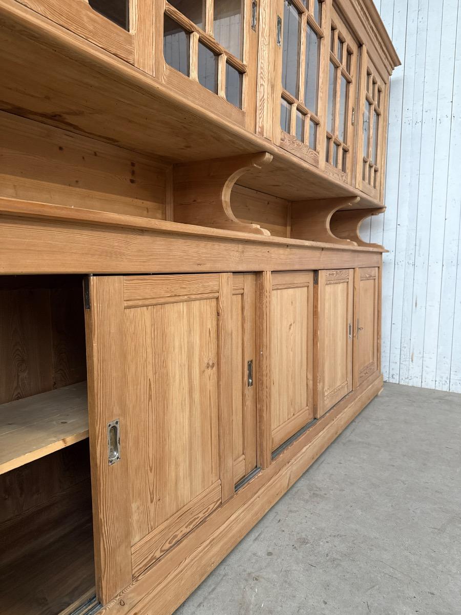 Antique Shopcabinet