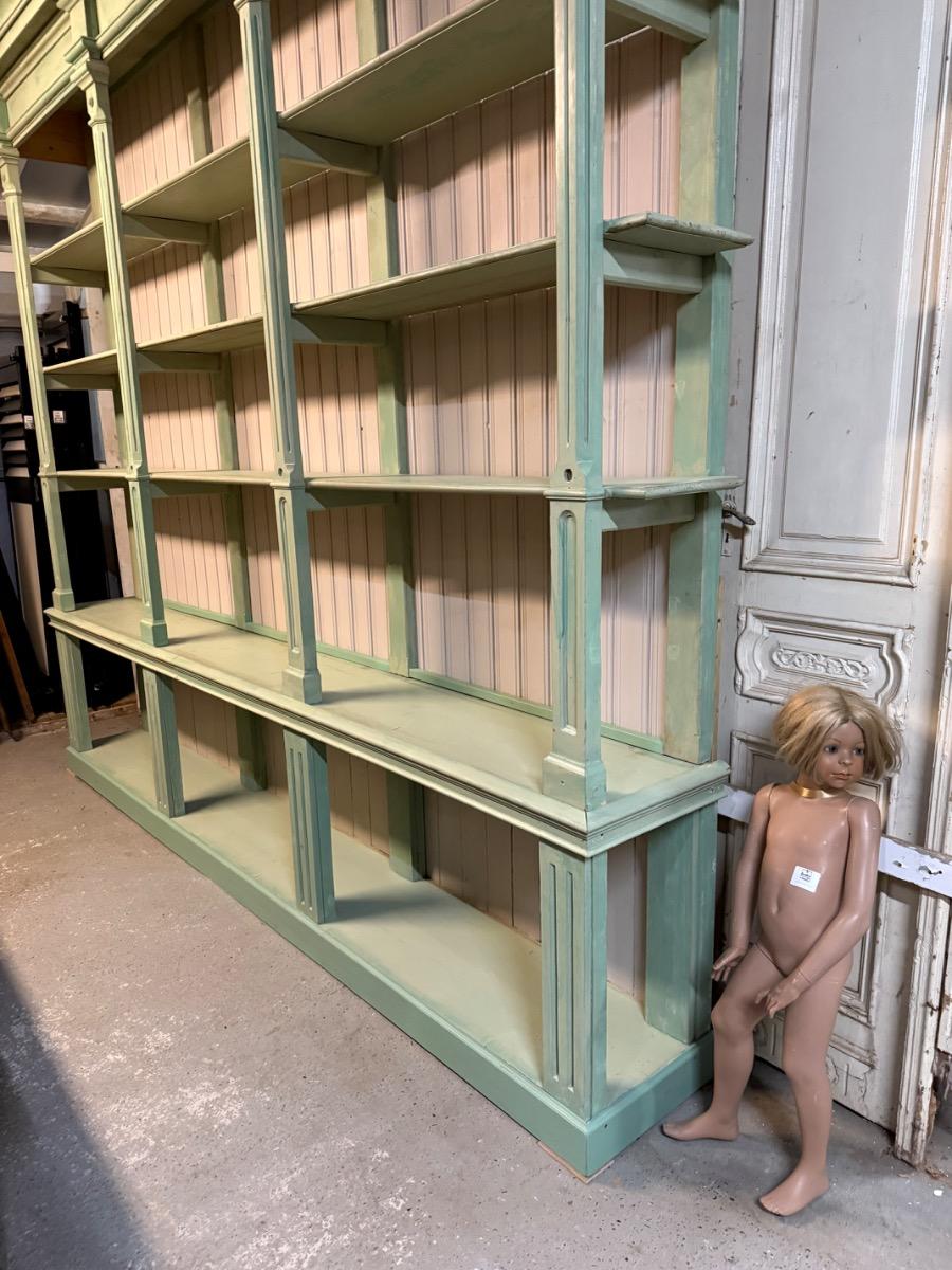 Antique Shopcabinet