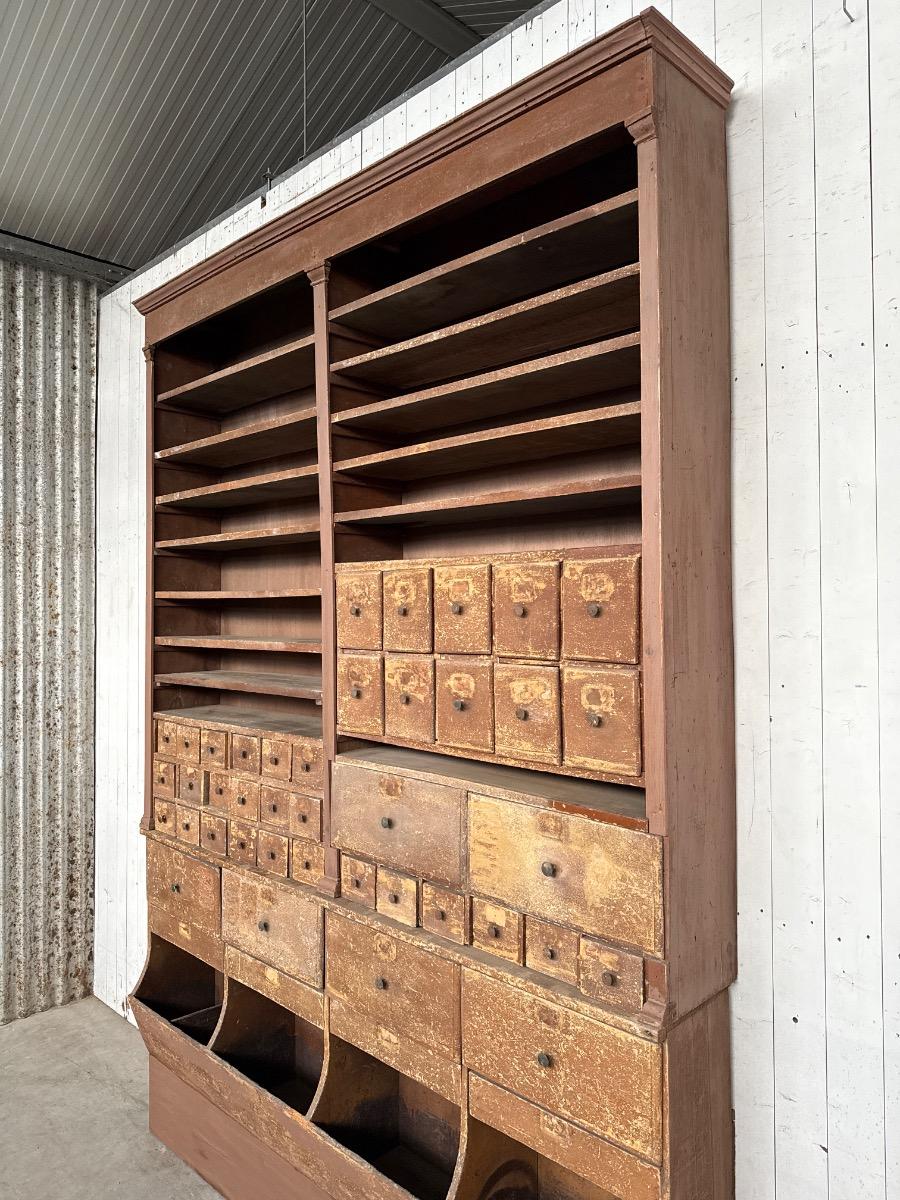 Antique Shopcabinet