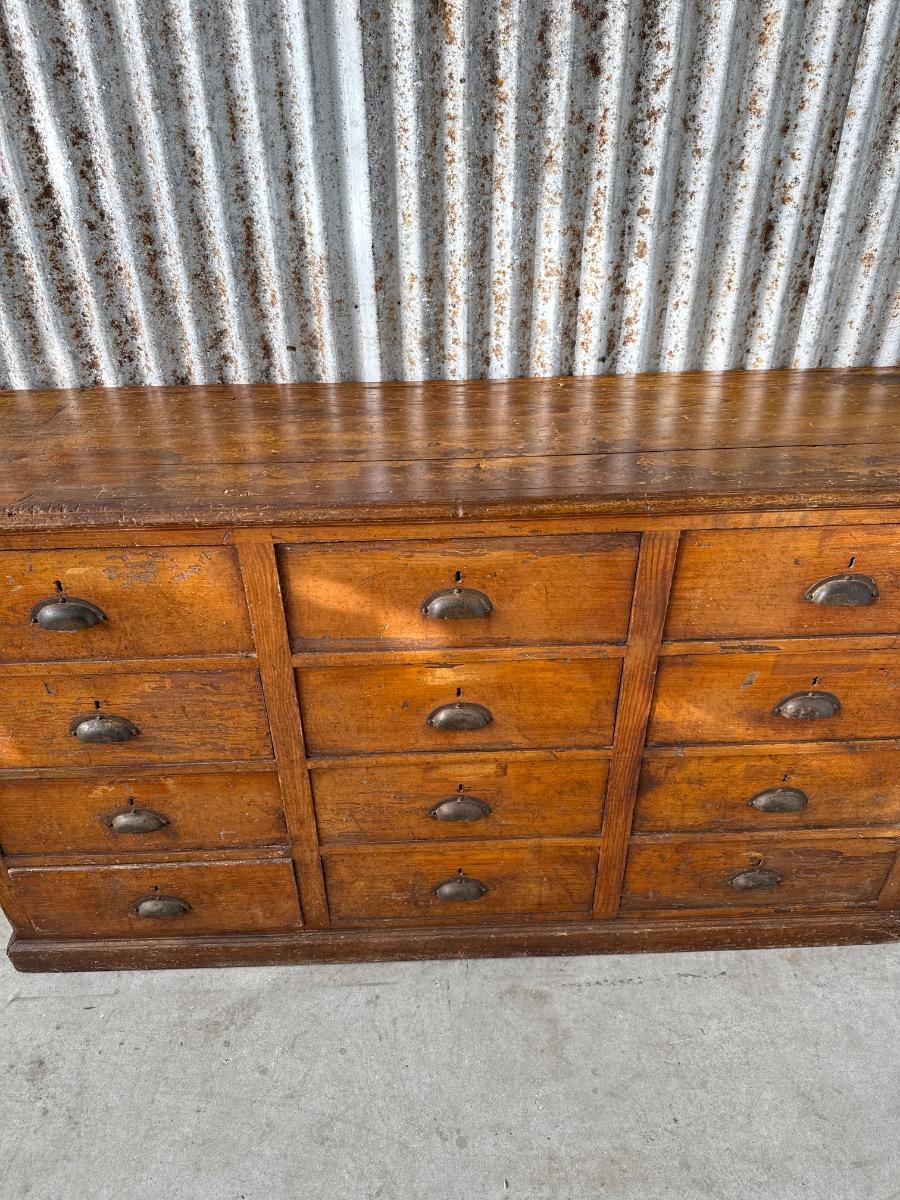 Antique Shopcabinet