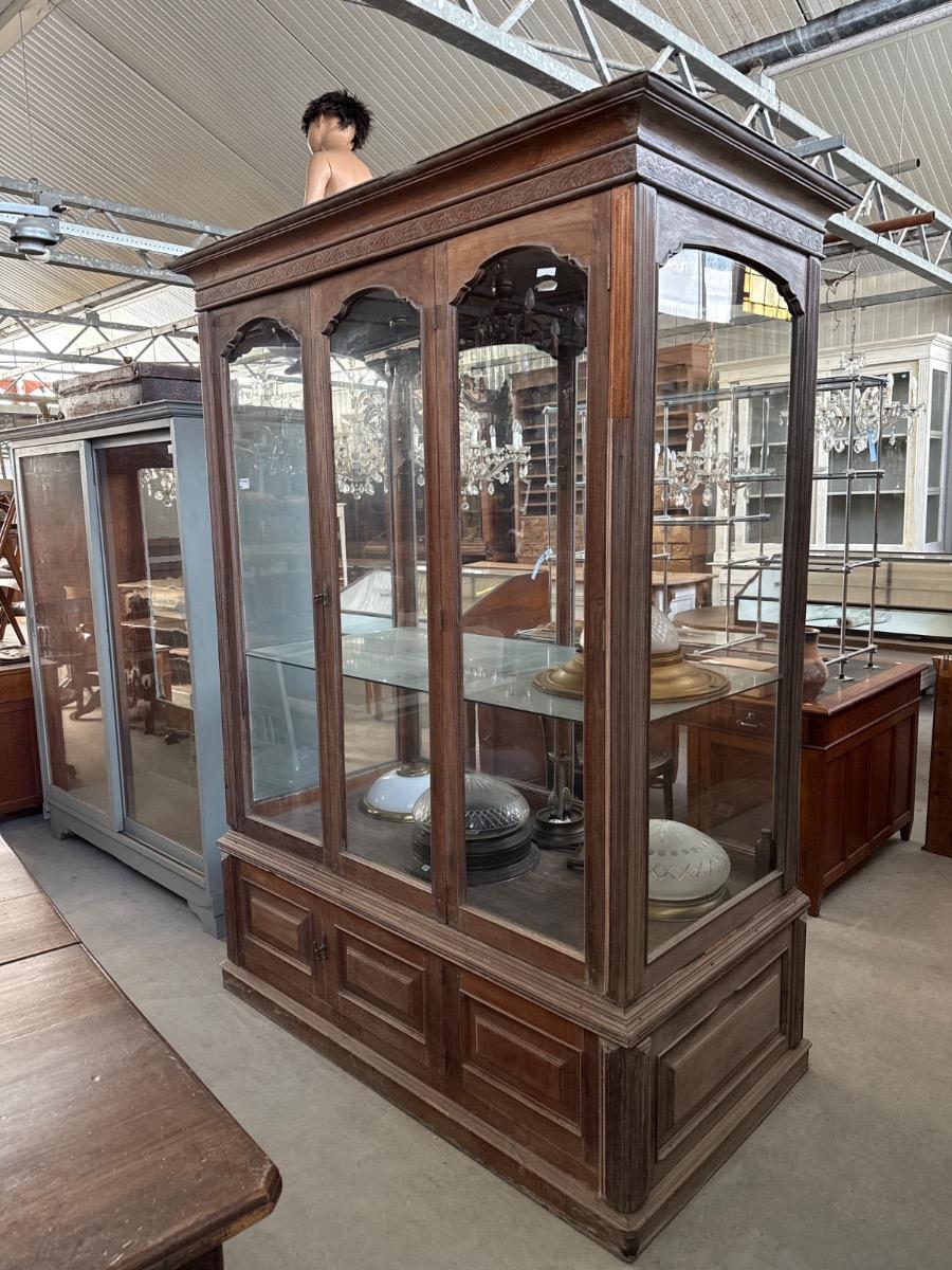 Antique  Shopcabinet