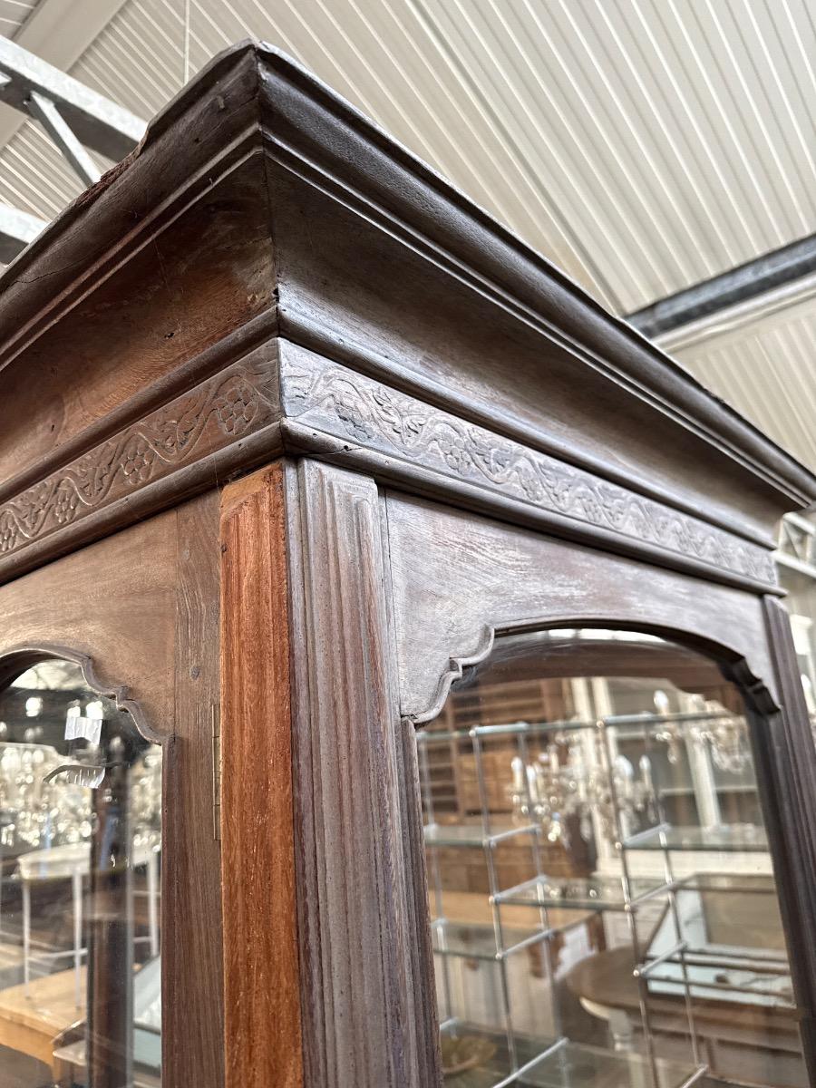 Antique  Shopcabinet