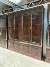 Antique style Antique shopcabinet in Wood and glass