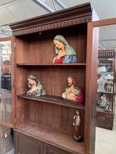 Antique style Antique shopcabinet in Wood and glass