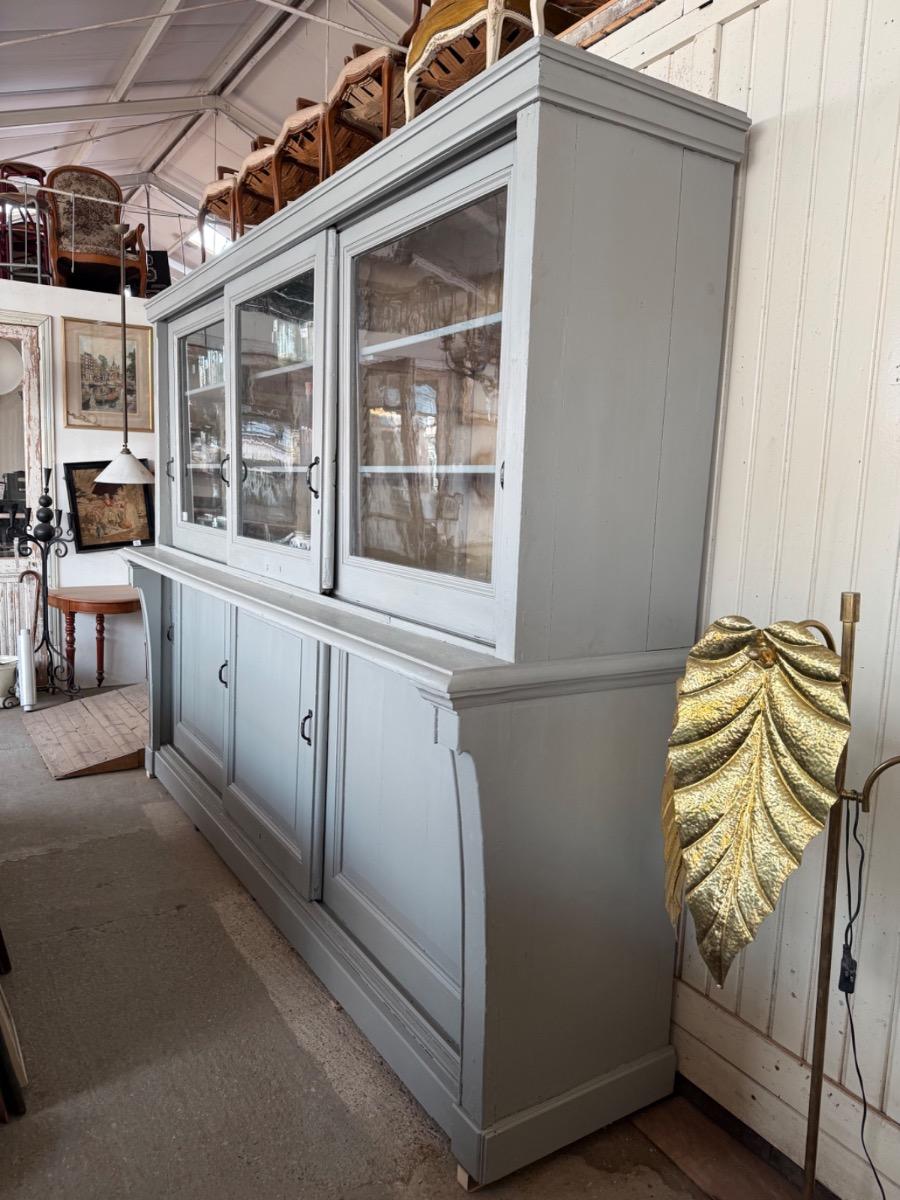 Antique Shopcabintet gray