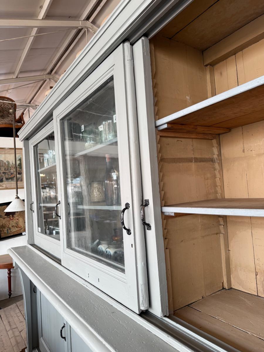 Antique Shopcabintet gray