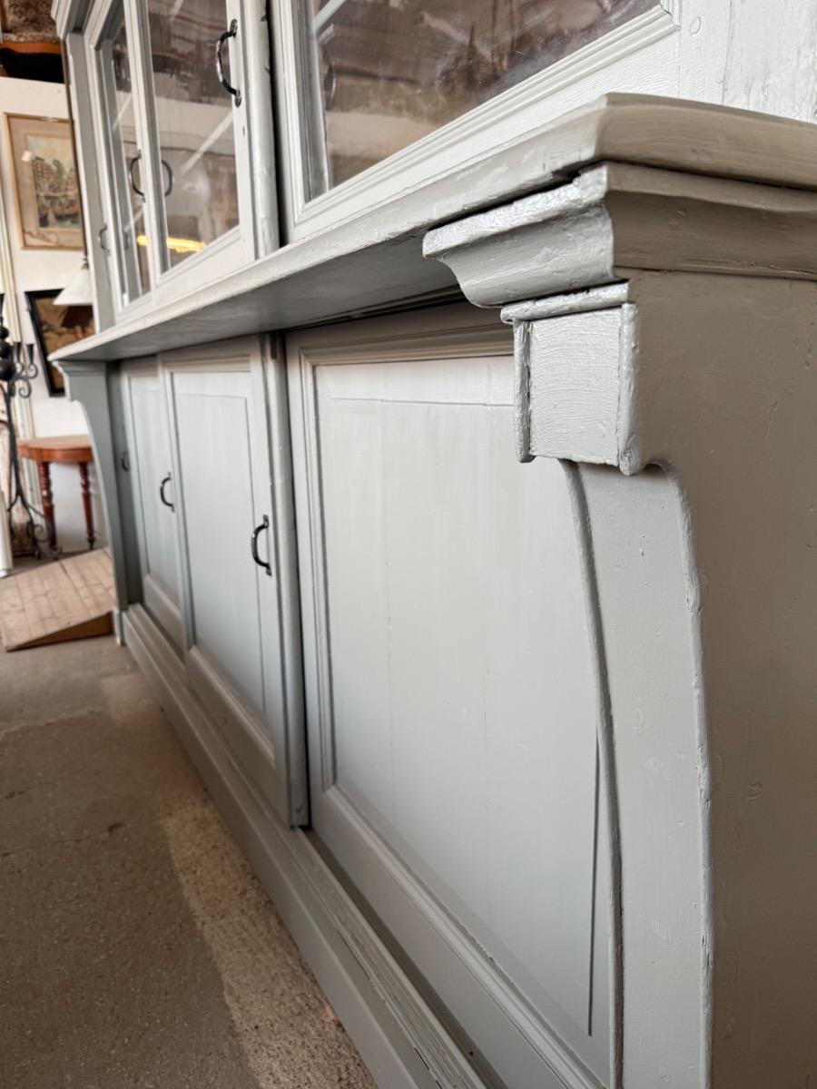 Antique Shopcabintet gray