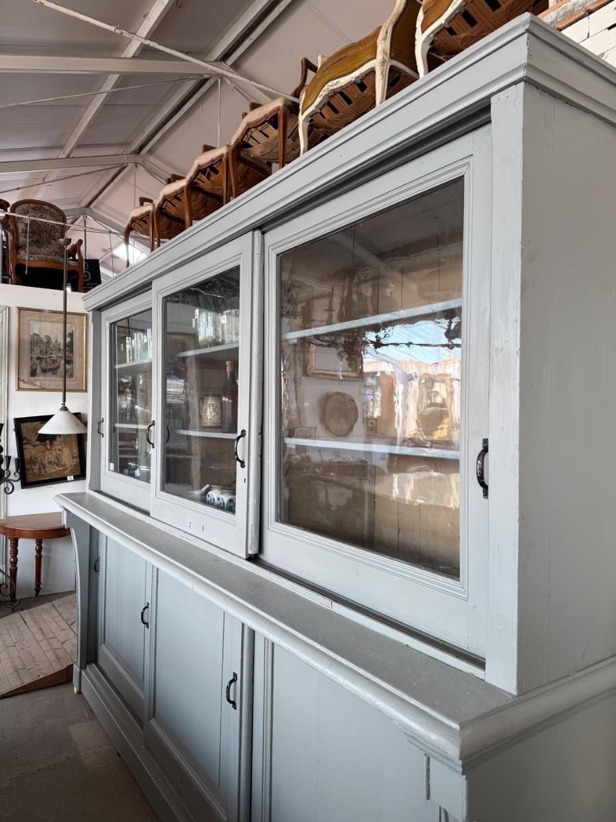 Antique Shopcabintet gray