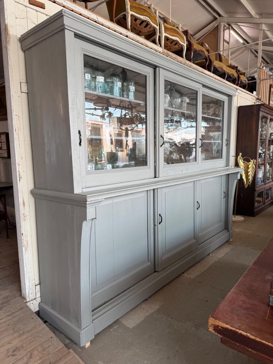 Antique Shopcabintet gray