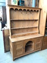 Antique style Antique wooden cabinet in Wood