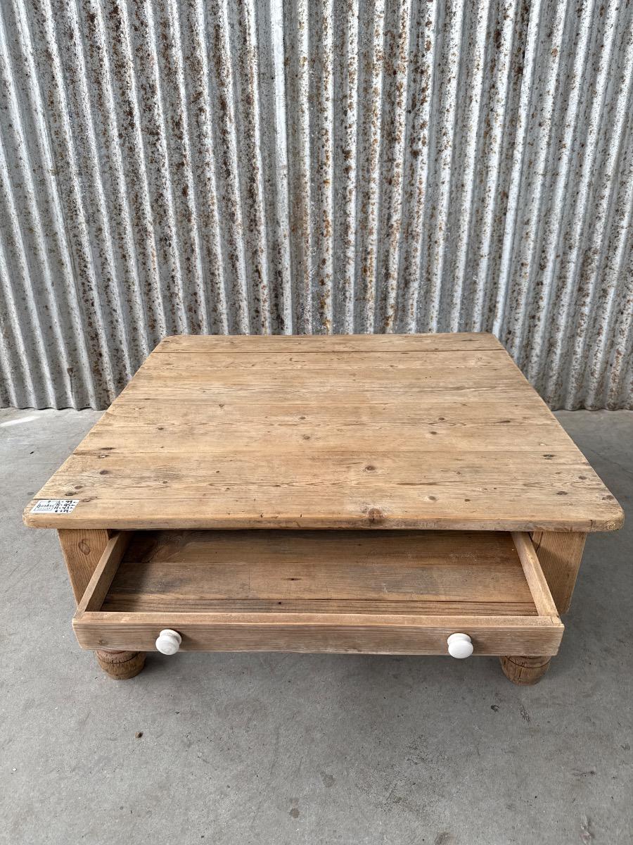 Brocante Table
