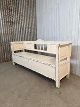 Brocante witte klepbank met opbergruimte stijl in hout, europa 20e eeuw